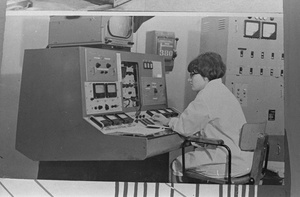 Из серии «Ядерная химия», 1970-е, Калужская обл., г. Обнинск. Обнинский филиал Научно-исследовательского физико-химического института имени Л. Я. Карпова.