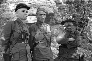 Партизаны Северного соединения, 1943 год, Крымская АССР. В Зуйских лесах. Слева направо: секретарь подпольного обкома ВКП(б), комиссар партизанского движения Крыма, батальонный комиссар Николай Дмитриевич Луговой, командир разведывательно-диверсионной спецгруппы ОМСБОН НКВД СССР «Соколы», майор Гисак Артемович Арабаджиев («Серго», «Альберт»), начальник разведки 1-й бригады Емельян Павлович Колодяжный.Выставка «Партизаны Крыма» с этой фотографией.