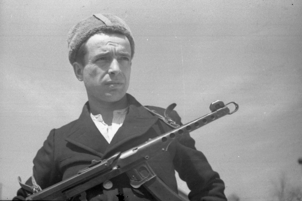 Партизаны Северного соединения, 14 апреля 1944, Крымская АССР, г. Бахчисарай. Связной с Симферопольским подпольем Григорий Гузий.Выставка «Партизаны Крыма» с этой фотографией.