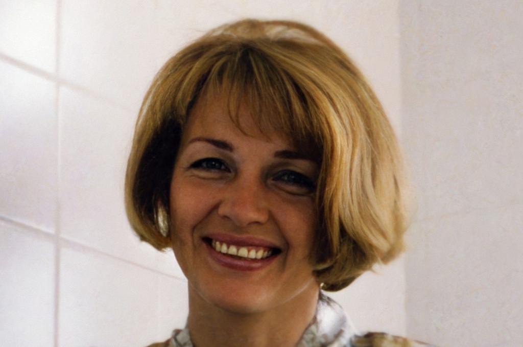 Людмила, 43 года, 25 июля 1999, г. Томск. Людмила Николаевна Чухломина (25.12.1955–28.03.2017). На этом фото 25 июля 1999 года, снятом в городе Томске, Людмиле 43 года.
