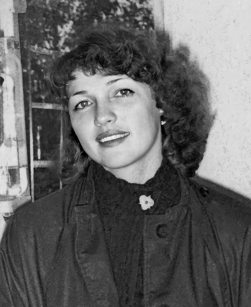 Людмила, 28 лет, сентябрь 1984, г. Томск. Людмила Николаевна Чухломина (25.12.1955–28.03.2017). На этом фото сентября 1984 года, снятом в городе Томске, Людмиле 28 лет.