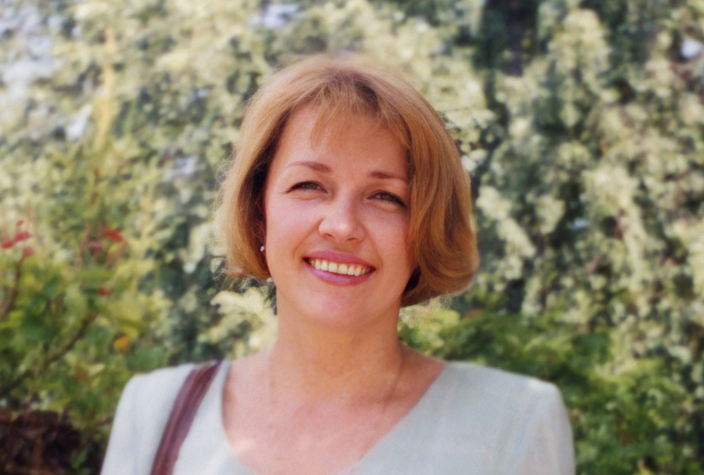 Людмила, 43 года, август 1999, г. Томск. Людмила Николаевна Чухломина (25.12.1955–28.03.2017). На этом фото 25 августа 1999 года, снятом в городе Томске, Людмиле 43 года.