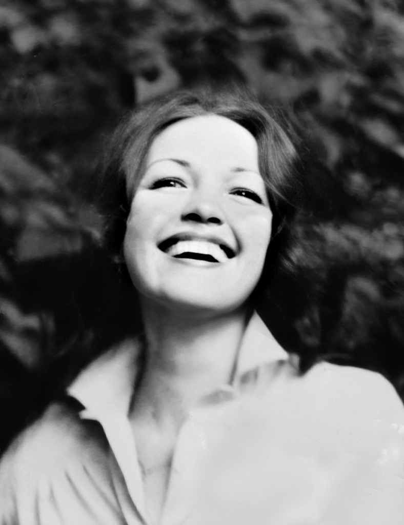 Людмила, 23 года, август 1979, г. Томск. Людмила Николаевна Чухломина (25.12.1955–28.03.2017). На этом фото середины августа 1979 года, снятом в Университетской роще города Томска, Людмиле (в то время Фомкиной) 23 года.
