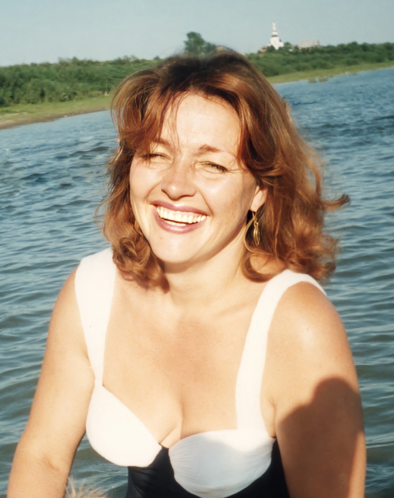 Людмила, 39 лет, 15 августа 1995, Томский р-н, Томская обл., пос. Коларово. Людмила Николаевна Чухломина (25.12.1955–28.03.2017). На этом фото 15 августа 1995 года, снятом на пляже у реки Томи, возле пос. Коларово, Томского района, Томской области, Людмиле 39 лет.