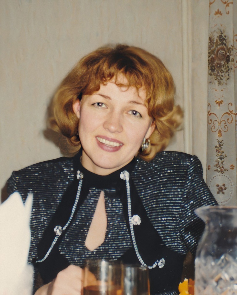 Людмила, 41 год, 11 декабря 1997, г. Томск. Людмила Николаевна Чухломина (25.12.1955–28.03.2017). На этом фото 11 декабря 1997 года, снятом в городе Томске,  Людмиле 41 год.