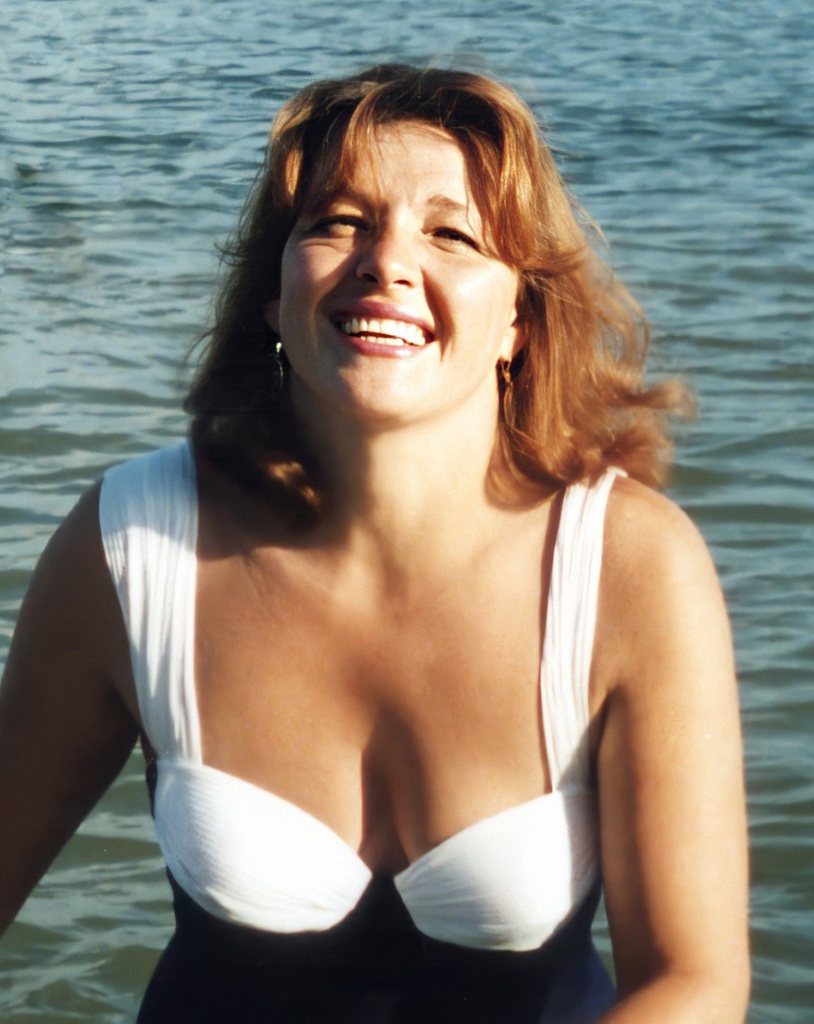 Людмила, 39 лет, 15 августа 1995, Томский р-н, Томская обл., пос. Коларово. Людмила Николаевна Чухломина (25.12.1955–28.03.2017). На этом фото 15 августа 1995 года, снятом на пляже у реки Томи, возле пос. Коларово, Томского района, Томской области, Людмиле 39 лет.