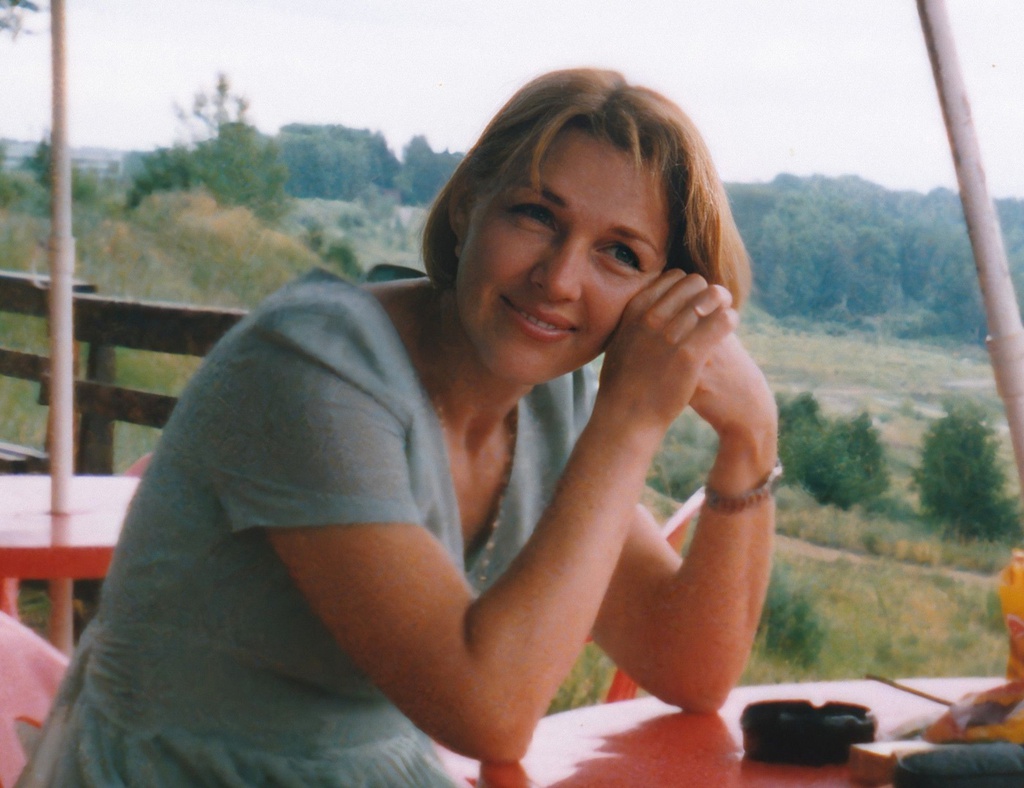 Людмила, 43 года, июнь 1999, г. Томск. Людмила Николаевна Чухломина (25.12.1955–28.03.2017). На этом фото июня 1999 года, снятом в городе Томске, Людмиле 43 года.