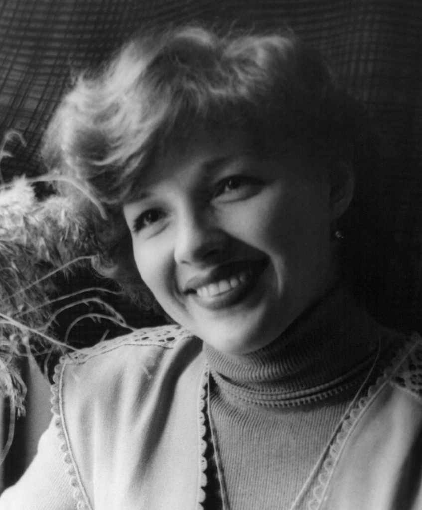 Людмила, 27 лет, январь 1983, г. Томск. Людмила Николаевна Чухломина (25.12.1955–28.03.2017). На этом фото января 1983 года, снятом в городе Томске, Людмиле 27 лет.