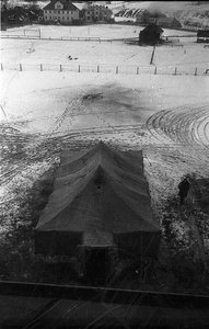 Палатка, 1943 - 1945. Выставка «Военные фотографии Елизаветы Микулиной» с этим снимком.