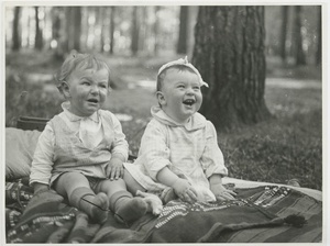 Пессимист и оптимист. Сергей Колесников и Михаил Ефимов, 1930 год, Московская обл.