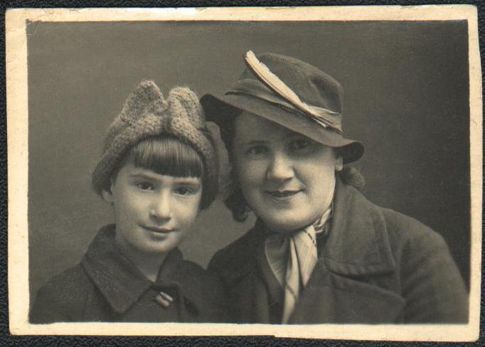 Портрет матери и дочери, 1939 - 1940, г. Ленинград. Тамара (мать) и&nbsp;&nbsp;Гера Захлыстины.