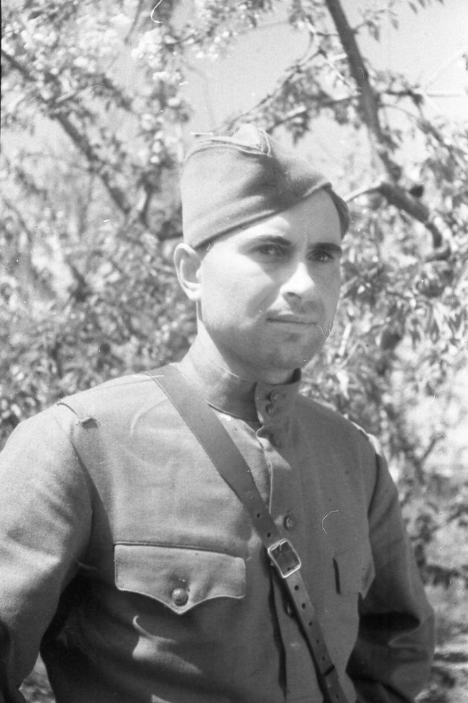 Партизаны Крыма, апрель 1944, Крымская АССР, г. Симферополь. Неустановленное лицо.Выставка «Партизаны Крыма» с этой фотографией.