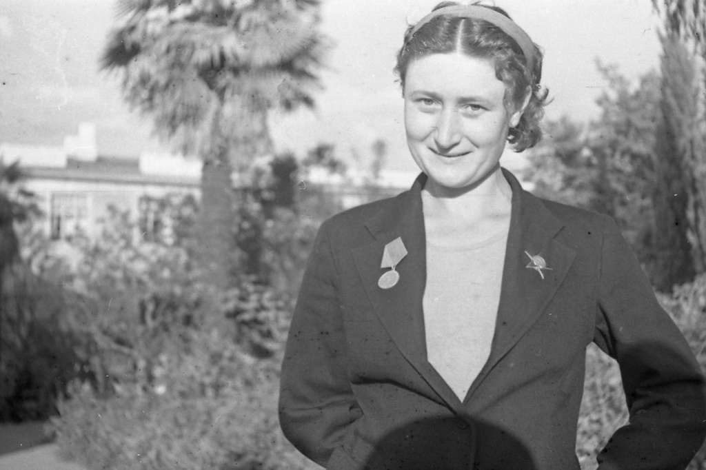 Партизаны Крыма, апрель - май 1944, Крымская АССР. Капитан медслужбы Ольга Григорьевна Приходько.Выставка «Партизаны Крыма» с этой фотографией.
