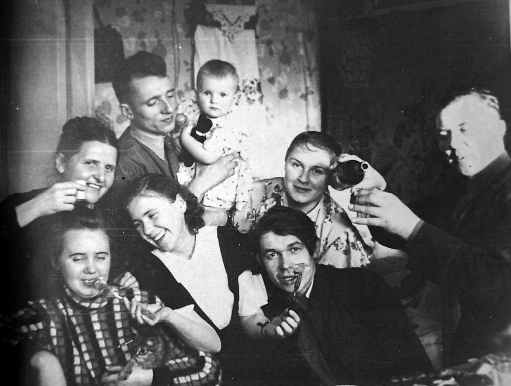 Дружные соседи, 1960 - 1965, Рязанская обл., г. Рязань. Фотография из архива Светланы Михайловны&nbsp;Добрыдневой, которую прислал&nbsp;Евгений Викторович Ахматов.