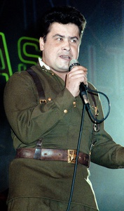 Николай Вячеславович Расторгуев во время выступления на конкурсе «Московская красавица», январь 1991, г. Москва. Выставка «Николай Расторгуев, 1991 год» с этой фотографией.