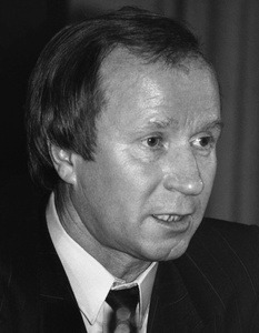 Павел Федорович Садырин, 25 декабря 1991, г. Москва. Советский футболист, полузащитник, футбольный тренер, мастер спорта СССР, заслуженный тренер РСФСР, заслуженный работник физической культуры Российской Федерации Павел Федорович Садырин на чествовании футболистов ЦСКА в Центре международной торговли, которые под его руководством одновременно стали чемпионами СССР и обладателями Кубка СССР, последними победителями в истории этих турниров.