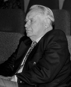 Константин Иванович Бесков, 25 декабря 1991, г. Москва. Советский футболист и футбольный тренер, заслуженный мастер спорта СССР, заслуженный тренер СССР, неоднократный чемпион СССР (в качестве игрока и тренера), серебряный призер Чемпионата Европы и бронзовый призер Олимпийских игр (в качестве тренера) Константин Иванович Бесков на чествовании футболистов ЦСКА в Центре международной торговли, которые в 1991 году одновременно стали чемпионами СССР и обладателями Кубка СССР, последними победителями в истории этих турниров.