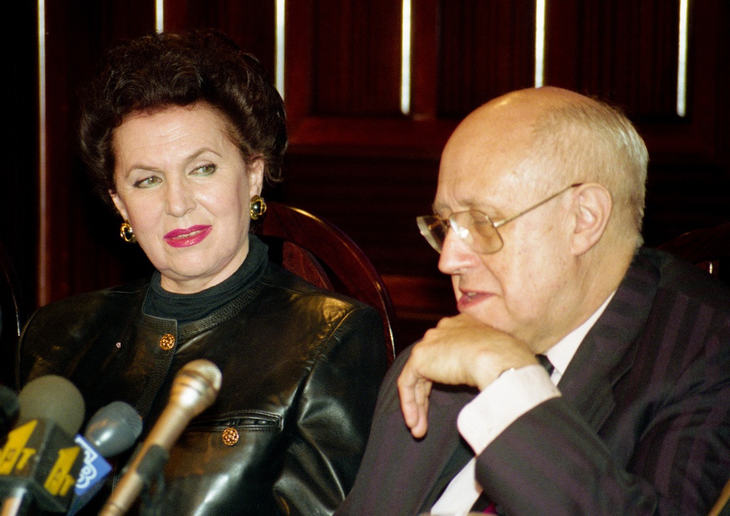 Галина Павловна Вишневская и Мстислав Леопольдович Ростропович на пресс-конференции, 16 сентября 1997, г. Москва. 