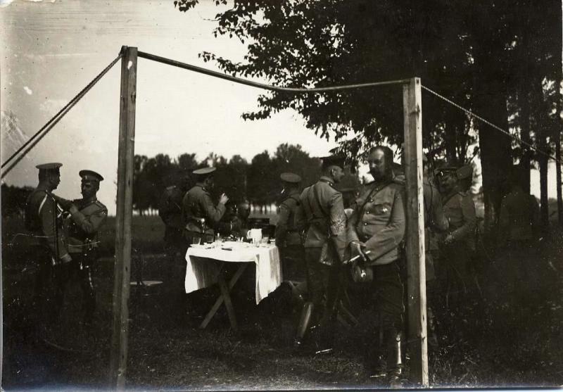 Офицерский фуршет, 1910 - 1917