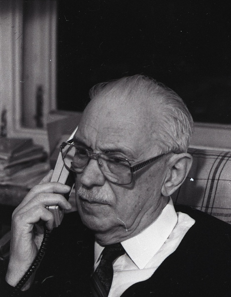 Сергей Михалков, 15 марта 1994, г. Москва. Выставка «У меня зазвонил телефон...» с этой фотографией.