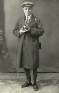 Автопортрет в фотостудии, 1926 год, г. Москва