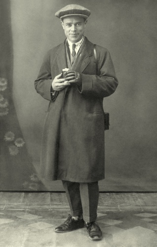 Автопортрет в фотостудии, 1926 год, г. Москва