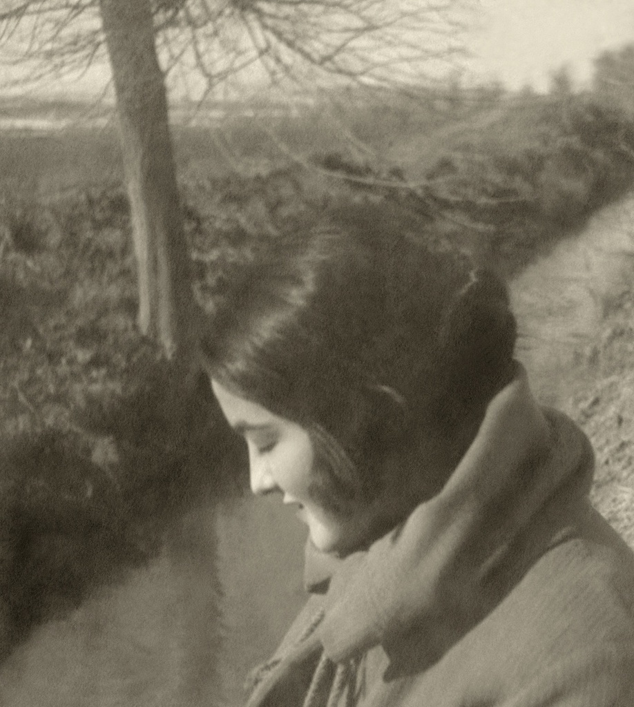 Портрет жены на берегу арыка, 1928 - 1929, Туркменская ССР, г. Ашхабад