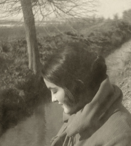 Портрет жены на берегу арыка, 1928 - 1929, Туркменская ССР, г. Ашхабад