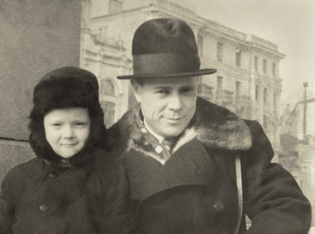 Борис Александрович Баш (Шишлянников) со своим сыном Олегом, 1937 год, г. Воронеж