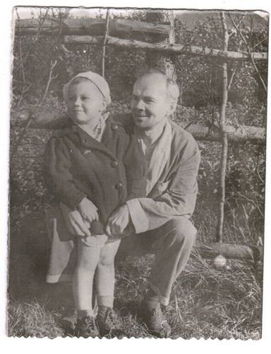 Папа с дочкой, май 1943