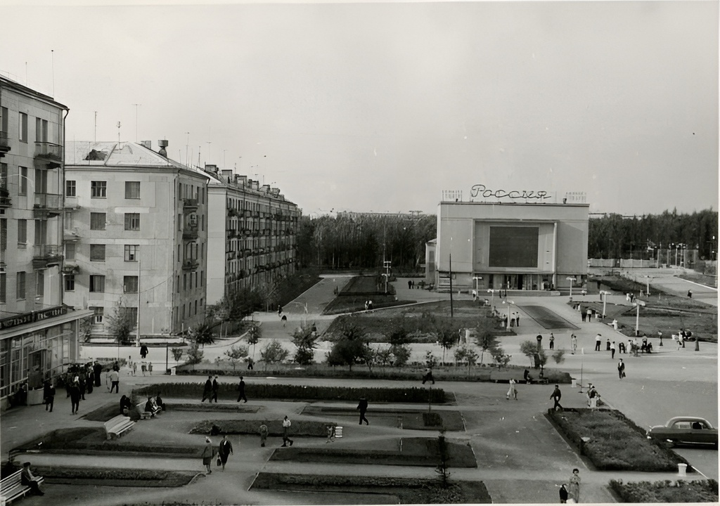Металлургический район, площадь перед кинотеатром «Россия», 1966 - 1967, Челябинская обл., г. Челябинск