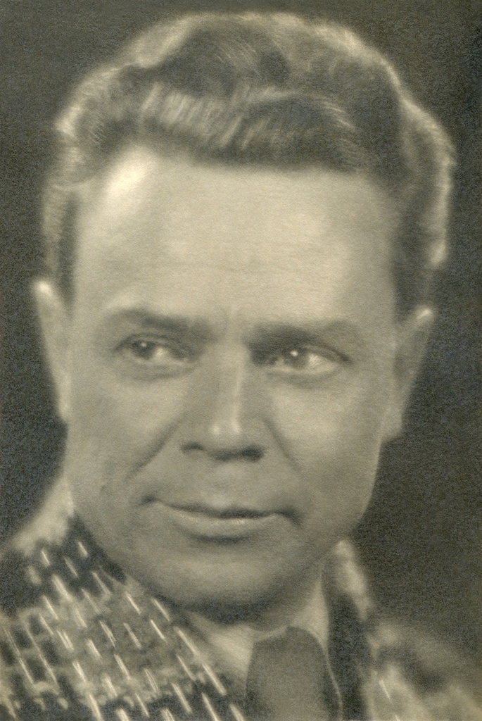 Автопортрет, 1939 год, г. Москва. Ручная ретушь автора.