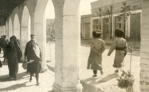 Караван-сарай, 1924 - 1935, Туркменская ССР, г. Ашхабад. Съемки для киностудии «Севзапкино» (ныне «Ленфильм») и кинофабрики в Полторацке (с 1927 года – Ашхабад).  Снято из галереи Караван-сарая.