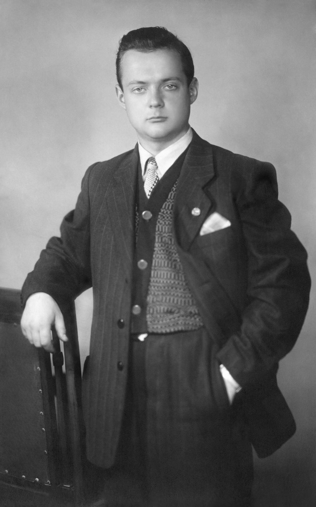 Автопортрет. 23 года, 12 октября 1955, г. Москва. Фотография перед призывом на срочную службу в Военно-морской флот (3 года, 1955–1958, осенний призыв).