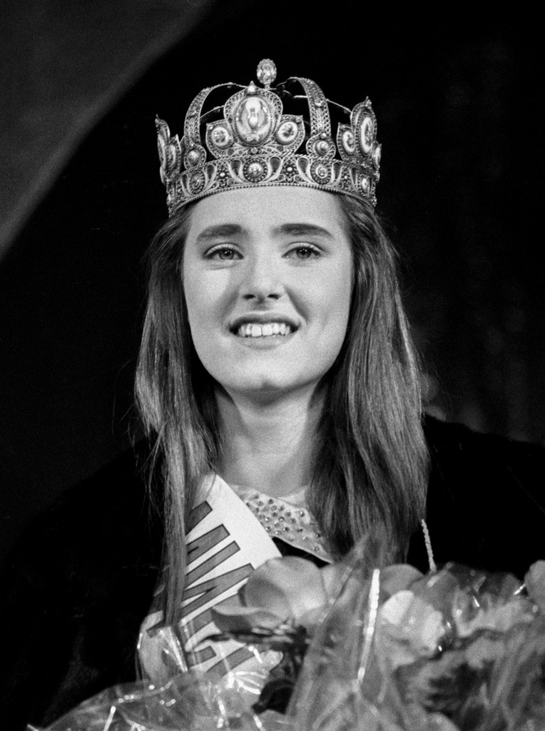 Победительница первого конкурса красоты «Мисс Россия» Анна Байчик, 5 сентября 1993, Москва