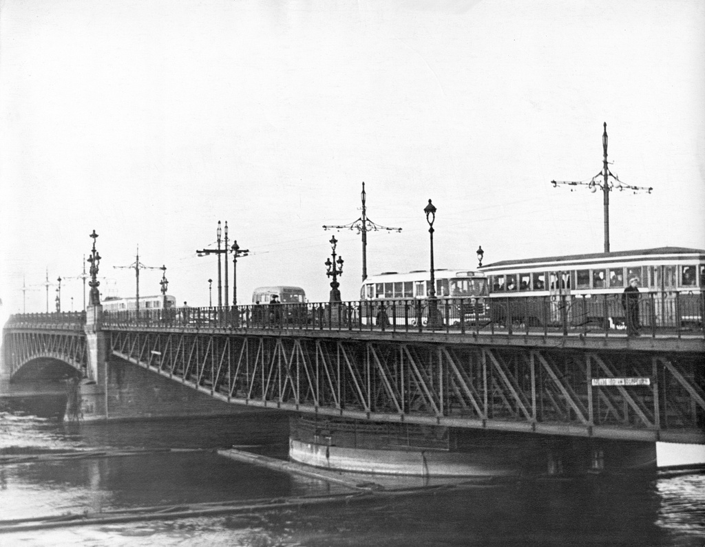 Кировский мост, 1961 год, г. Ленинград. Поворотный пролет Кировского моста (с 1934 по 1991 год). Сейчас – Троицкий мост.