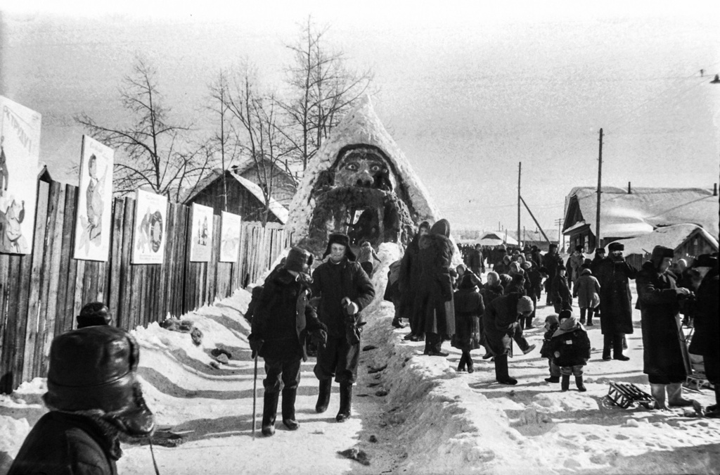 Горка на празднике «Русская зима», 3 - 17 марта 1962, г. Алдан. 