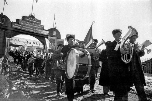 Первомайская демонстрация, 1 мая 1959, Якутская АССР, Алданский р-н, прииск Нижний Куранах