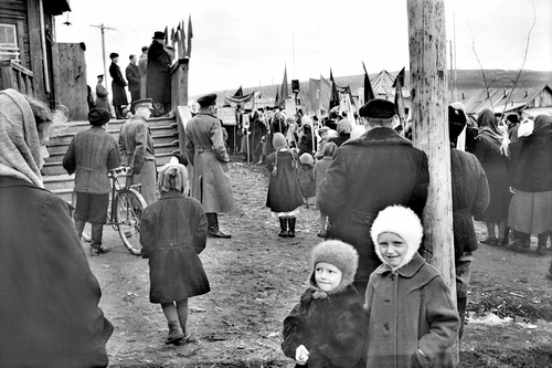 Первомайская демонстрация, 1 мая 1957, Якутская АССР, Алданский р-н, прииск Нижний Куранах