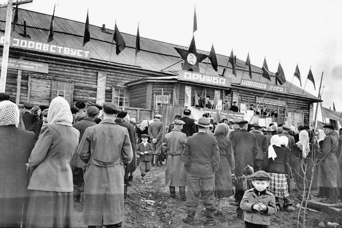 Первомайская демонстрация, 1 мая 1957, Якутская АССР, Алданский р-н, прииск Нижний Куранах