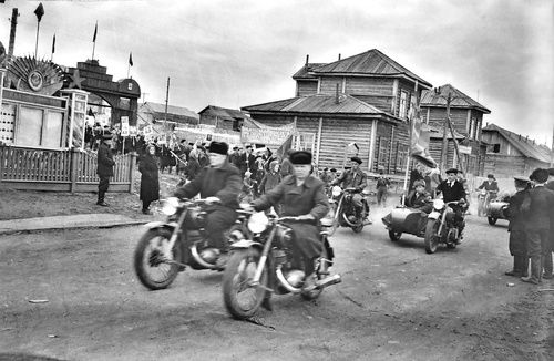 Первомайская демонстрация, 1 мая 1957, Якутская АССР, Алданский р-н, прииск Нижний Куранах