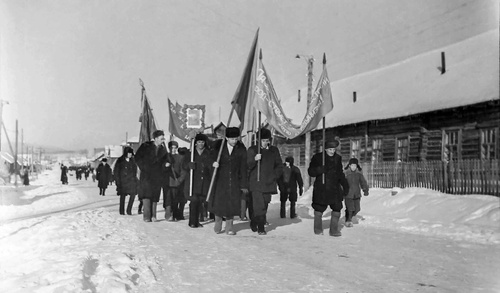 Закончилась демонстрация, 7 ноября 1956 - 7 ноября 1958, Якутская АССР, Алданский р-н, прииск Нижний Куранах
