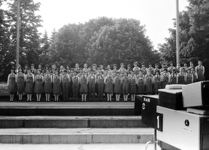 Дворец пионеров на Ленинских горах. Выступление ансамбля имени В. С. Локтева, 1983 год, г. Москва. Запись выступления хора. Справа – телекамера Thomson CSF TTV 1515. За кадром: позади – Дворец пионеров, слева – концертный зал.
