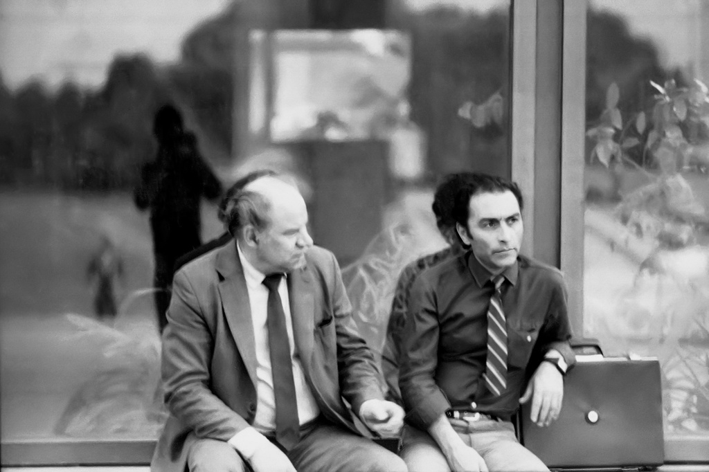 Дворец пионеров на Ленинских горах. Выступление ансамбля имени В. С. Локтева, 1983 год, г. Москва. Запись выступления хора. Перерыв.На фото: слева – Алексей Сергеевич Ильин (09.02.1925 – 21.05.2004) – художественный руководитель ансамбля им В. С. Локтева и Хосе де Фелипе Арнаис (Jose de Felipe Arnaiz, Хосе Петрович Филиппе) (15.04.1940 – 15.06.2025) – первый хормейстер Большого детского хора имени В. С. Попова, хормейстер ансамбля имени В. С. Локтева.Фото сделано у правого края концертного зала Дворца пионеров со стороны входа.