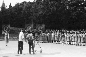 Дворец пионеров на Ленинских горах. Выступление ансамбля имени В. С. Локтева, 1983 год, г. Москва. Запись выступления хора. Оператор за телекамерой Thomson CSF TTV 1515. Концертный зал позади за кадром.