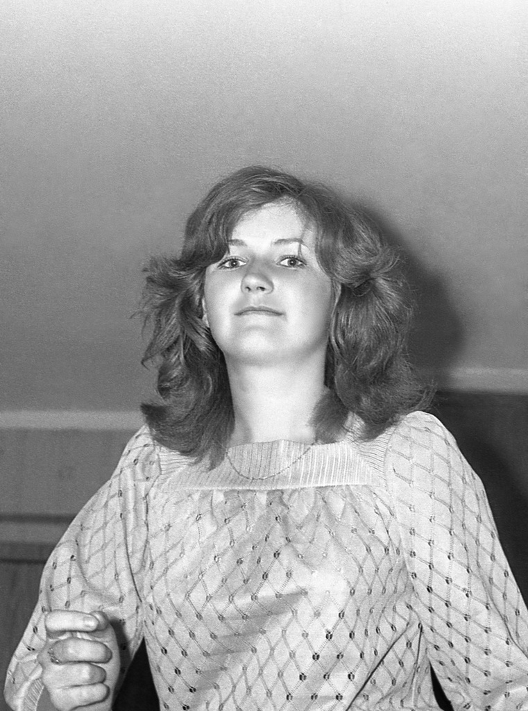 День рождения Николая Борисова – 16 лет, 1980 год, г. Москва. Осень 1980. В гостях – знакомые и одноклассники. Танцы для девочек. Людмила Пеленичкина.