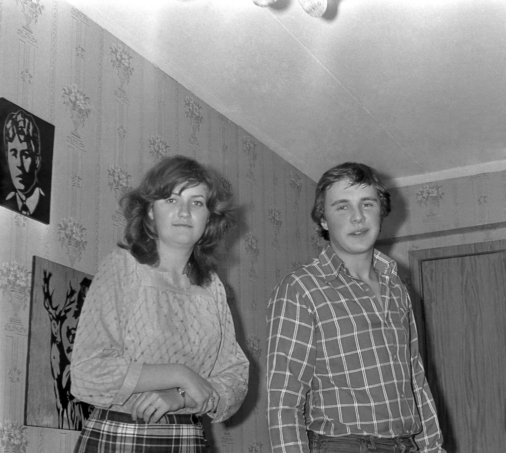 День рождения Николая Борисова – 16 лет, 1980 год, г. Москва. Осень 1980. В гостях – знакомые и одноклассники. Слева – Людмила Пеленичкина. Пора домой.