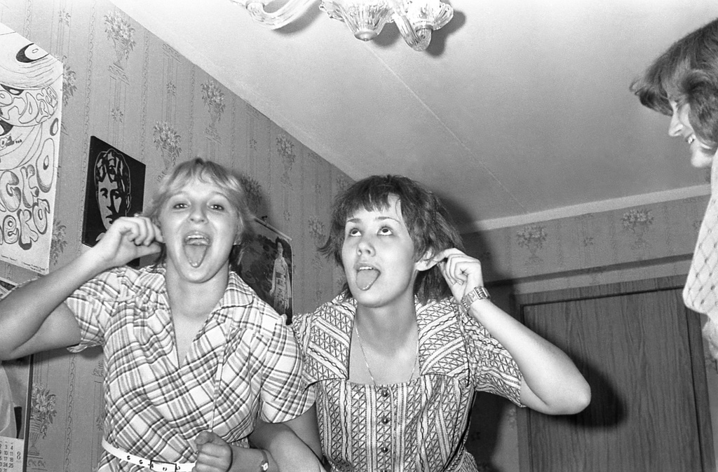 День рождения Николая Борисова – 16 лет, 1980 год, г. Москва. Осень 1980. В гостях – знакомые и одноклассники. Танцы для девочек.