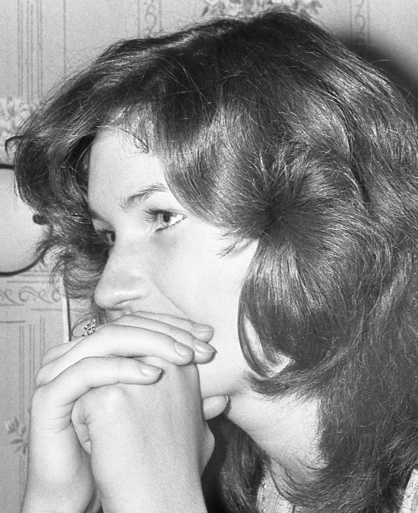 День рождения Николая Борисова – 16 лет, 1980 год, г. Москва. Осень 1980. В гостях – знакомые и одноклассники. Перед танцами. Людмила Пеленичкина.