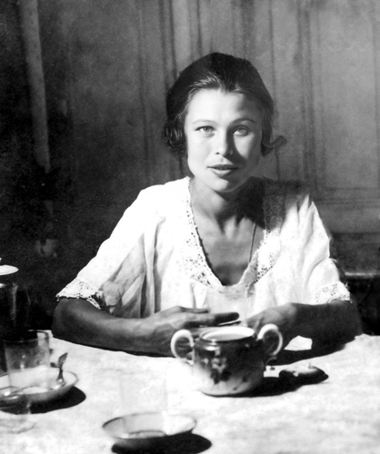 Портрет в домашнем интерьере, 1926 год, г. Кисловодск